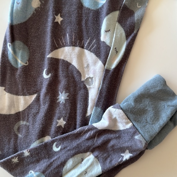 Little sleepies blue moon pajama pants size 2t good condition small hole - Picture 2 of 2